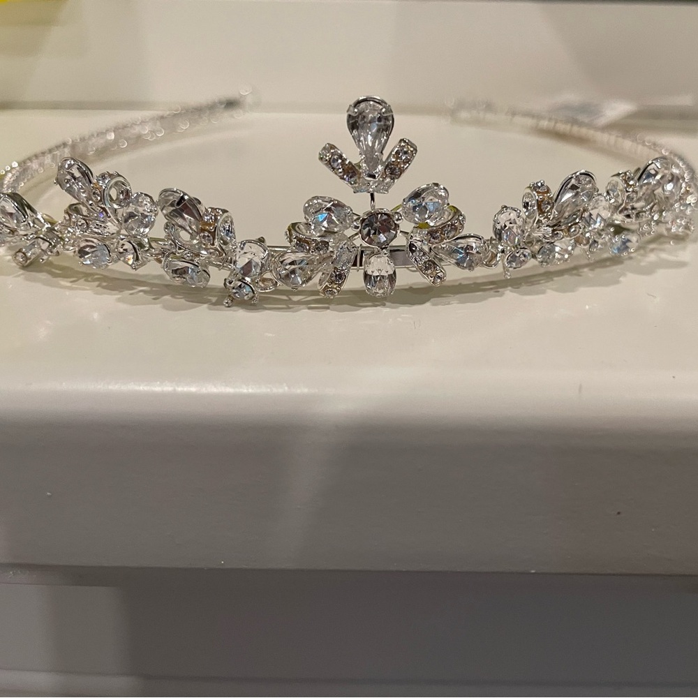 Faux diamond Tiara NWT